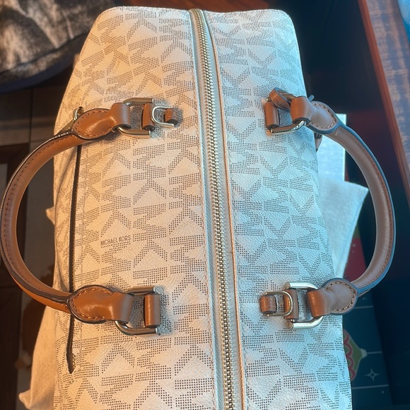 Michael Kors satchel bag. Never used. In excellent condition! - Picture 7 of 12